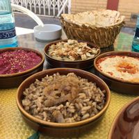 Crema de remolacha, hummus, arroz con lentejas y cebolla caramelizada, pasta con lentejas. at Falafelmania - Restaurante Vegetariano y Vegano Oriental in Alicante