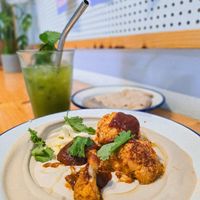 Hummus der Woche KW37 2025cmit Blumenkohl at Mashery - Hummus Kitchen in Cologne