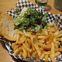 Vurger Original with vegan bun and cheese at Jalos in Zaragoza