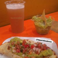 Quesadilla vegana, guacamole e suco de tamarindo. at Taqueria La Sabrosa in Sao Paulo