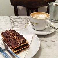 También había cruasanes veganos at Strata Bakery in Barcelona