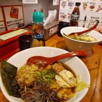 Das vegane Fleisch im Rahmen war super. at Kyushu Jangara Ramen - Akihabara in Tokyo