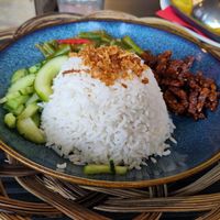 Atjar, sambal goreng beans, sambal goreng tempé, rice. at Pasundan in Nijmegen
