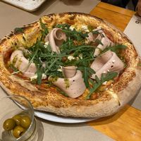 Mortadela aka the best pizza ever at Pizzi & Dixie in Madrid