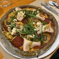 Ham pizza at Pizzi & Dixie in Madrid