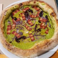 Pizza guisantes y bacon at Pizzi & Dixie in Madrid