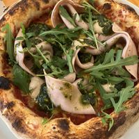 Pizza de mortadela con pesto de pistacho  at Pizzi & Dixie in Madrid