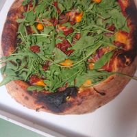 Riquísima pizza Dixie, buen tamaño el suyo at Pizzi & Dixie in Madrid