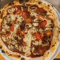  at Pizzi & Dixie in Madrid