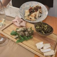 Tabla (charcuterie) - mortadella, brie, alcachofas, espinacas (?) at Pizzi & Dixie in Madrid