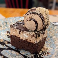 Tarta Ferrero Rocher at Pizzi & Dixie in Madrid