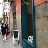 Vegan pizzeria in Malasaña at Pizzi & Dixie in Madrid