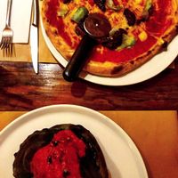 pizza y calzone  at Pizzi & Dixie in Madrid