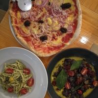 pastas & pizza at Pizzi & Dixie in Madrid