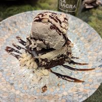 Tarta Ferrero Rocher at Pizzi & Dixie in Madrid