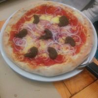 Pizza truffata at Pizzi & Dixie in Madrid