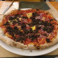 Pizza trufata at Pizzi & Dixie in Madrid