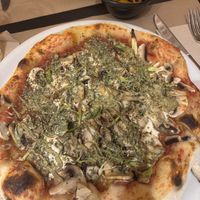 Pistachio and champignones pizzaa  at Pizzi & Dixie in Madrid