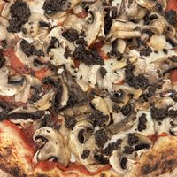 Mushroom pizzaa  at Pizzi & Dixie in Madrid