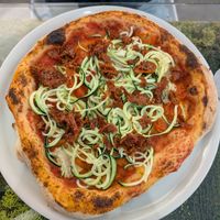 Sun-dried tomatoes and zucchini pizza at Pizzi & Dixie in Madrid
