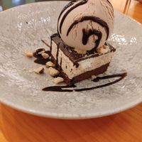 Tarta de Ferrero at Pizzi & Dixie in Madrid