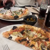 Pizza de Alcachofa y trufa  at Pizzi & Dixie in Madrid