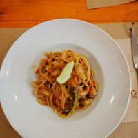 Tagliatelle pad thai at Pizzi & Dixie in Madrid