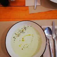 Avocado and cucumber soup at Pizzi & Dixie in Madrid