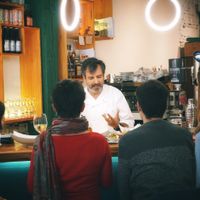 The amazing explanations of the chef during the Vegan Tapas Tour at Pizzi & Dixie in Madrid