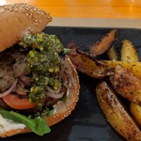 Beyond burger at Pizzi & Dixie in Madrid