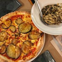 Pizza and pasta at Pizzi & Dixie in Madrid