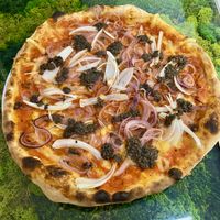 Trufata Pizza 🌱 at Pizzi & Dixie in Madrid