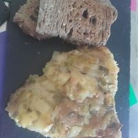 Super tasty vegan Spanish omelette at NTK La Taska de N in Madrid