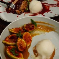 Flambirane fige at Bistro Maha in Ljubljana