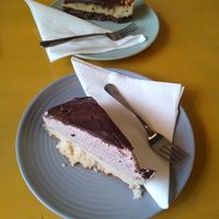 So delicious vegan cakes 🤤 at LYR Speciality Coffee and Food in Pecs