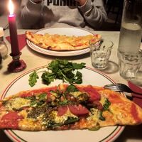 Vegan Caprese & vegan Hawaii  at Pizzeria Il Vesuvio in The Hague
