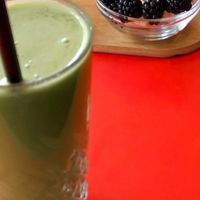 Green smoothie and adjusted bowl of fruits and berries   at Feeling Good in The Hague