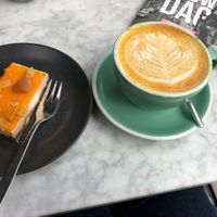 Curcuma latte with oat milk and vegan apricot/orange pie.  at Anne&Max in Arnhem