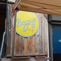 Sur la terrasse at Bagus Kafé in Hyeres