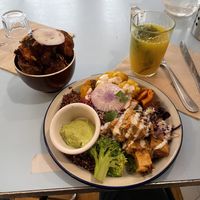 cold plate 13€ (tofu with satay, sweet potatoes, broccoli, quinoa, guacamole, cold slaw, cauliflower), extra fried cauliflower 5€ and a hot ginger, curcuma, thyme drink 6€  at Jah Jah in Paris