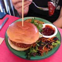 Burger aux champignons at Jah Jah in Paris