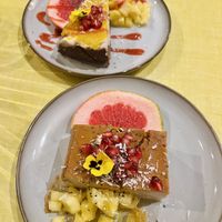 Vanilla and mango cheesecake and 🥥 flan (pudding)  at Jah Jah in Paris