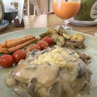 Vegan Gravy Mushroom Steak. DELICIOUS rich flavours! Even melted ‘butter’. A must-have   at Beach Bowl in Legian