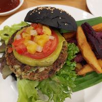 Charcoal burger at Broccoli Revolution - Central Embassy in Bangkok