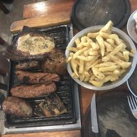 Este foi o delicioso prato de carnes assadas para dois. 🤩 #Veganuary at La Reverde Parrillita Vegana in Buenos Aires