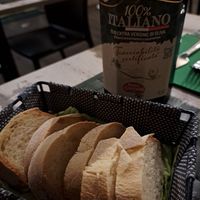 Complimentary bread with olive oil at Nirvana in Florence