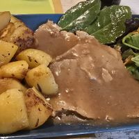 Brasato con insalata e patatine al forno at Nirvana in Florence