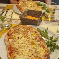 Pinsa at Nirvana in Florence