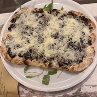 truffle pizzaa  at Nirvana in Florence