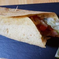 Buritto mit Kichererbsen, Tomaten-Koriandersoße at The Kasbar in 